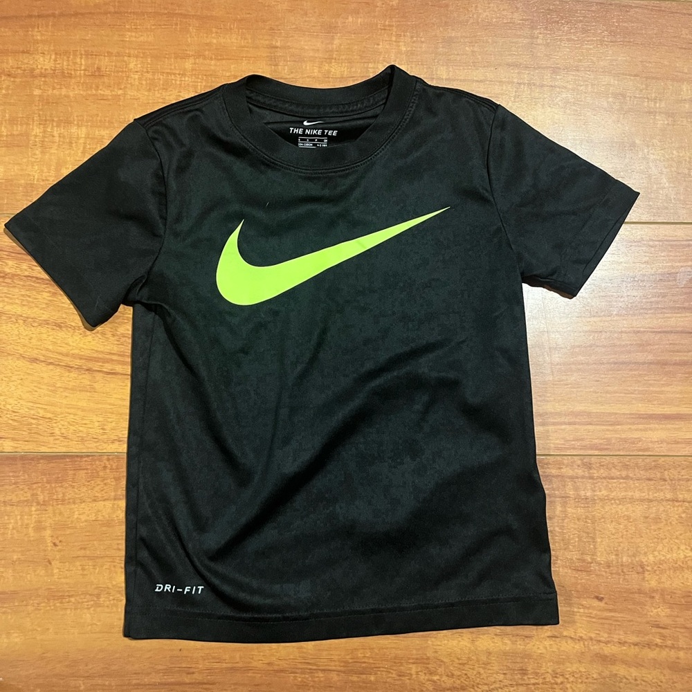 Nike tshirt